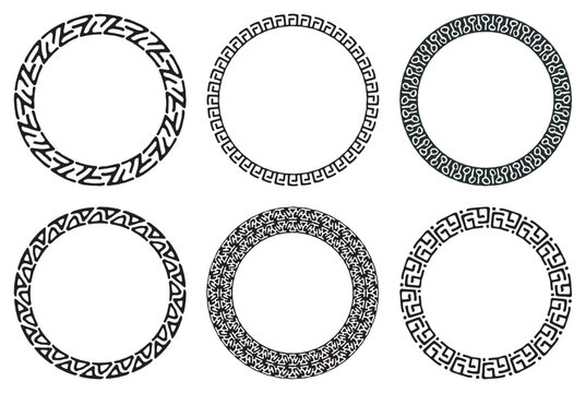 Set of decorative vintage openwork circle frames. Classic style chain pattern. Ornate fishnet round frames border isolated on white background. Vector