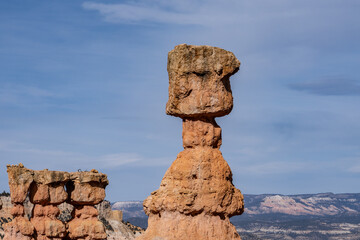 Sunset Point Overlook, Bryce Canyon National Park, Utah. Claron Formation, (Tcp) Pink member; mudstone, sistone, sandstone; weathers into picturesque cliffs, columns, spires, and pinnacles.	
