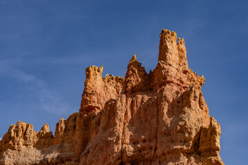 Naklejka premium Sunset Point Overlook, Bryce Canyon National Park, Utah. Claron Formation, (Tcp) Pink member; mudstone, sistone, sandstone; weathers into picturesque cliffs, columns, spires, and pinnacles. 