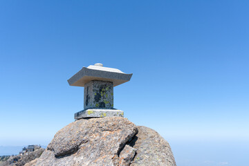 山頂にあった祠