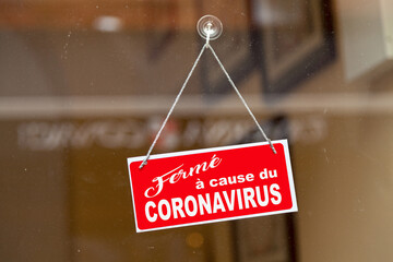 Closed due to coronavirus - Sign written in French