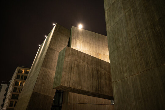EDP Sede II in Lisbon, Portugal, at night, designed by acclaimed Chilean architect Alejandro Aravena and his firm Elemental.