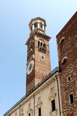 Obraz premium Torre dei Lamberti, verona, italy, architecture, building, house, city, palace, old, tower, facade, historic, exterior, history, tourism, monumen 