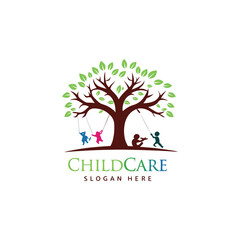 Obraz premium Childcare vector logo featuring institution of caring and protecting children with warmth and playful nature