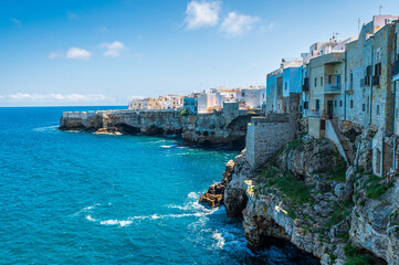Front de mer de Polignano a Mare, Pouilles, Italie