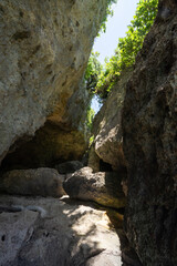ニャティヤ洞の岩の狭間