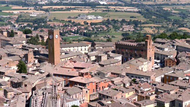 Vista aerea della Cattedrale di Orvieto (Duomo di Orvieto). Terni, Umbria, Italia.
Primo piano della facciata del duomo di Orvieto.