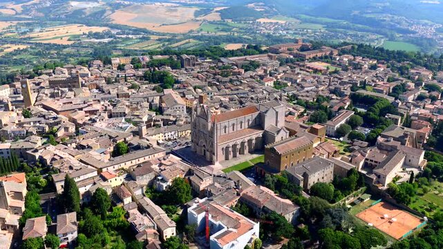 Vista aerea della Cattedrale di Orvieto (Duomo di Orvieto). Terni, Umbria, Italia.
Primo piano della facciata del duomo di Orvieto.