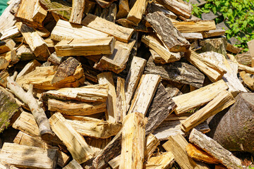 積み上げられた薪