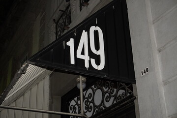 Número 159 en la calle