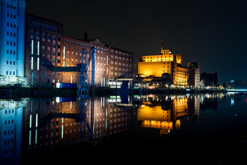Obraz premium Building at night, illuminated, nightphotography