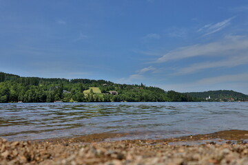 Der Titisee im Schwarzwald an einem sonnigen Tag