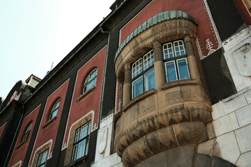 Obraz premium Close-up of a richly decorated Art Nouveau facade in Subotica, Serbia. Ornate windows, textured walls and traditional motifs highlight the city architectural heritage.