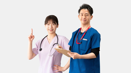 医療スタッフの男女