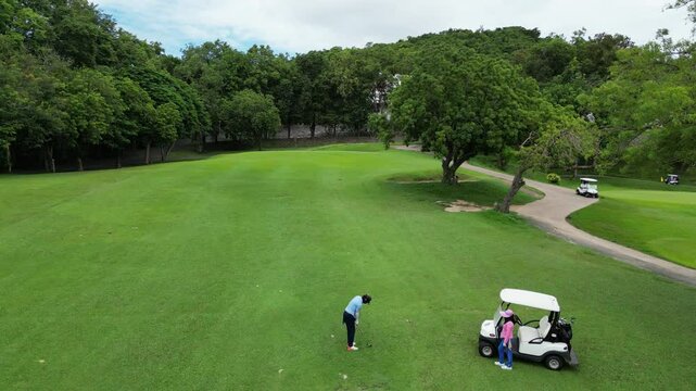 파타야 가성비 최고 뿌딸루앙 골프장의 골프코스, 초록색&nbsp;골프장&nbsp;필드와&nbsp;그린의&nbsp;가슴이&nbsp;뻥뚫리는&nbsp;풍경 
