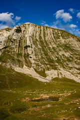 Einzigartiger Kalkstein-Berg im Hochland von Montenegro