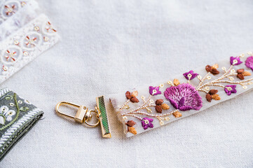 
インド刺繍リボンとクリンプエンドパーツ
