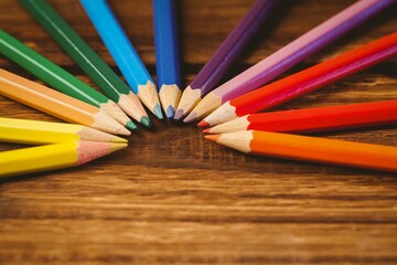 Obraz premium Color pencils arranged on wooden table