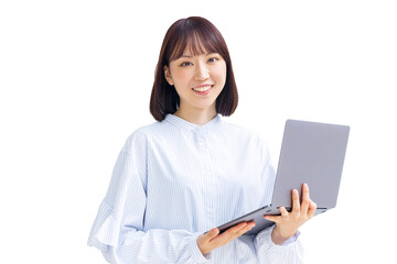 ノートパソコンを持つ笑顔の女性・ビジネスウーマン（背景透過PNG）