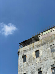 a building that serves as a temporary settlement