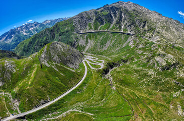 Der alte Tremola Pass, Gotthardpass. Schweiz, Luftaufnahme, Juni 2025