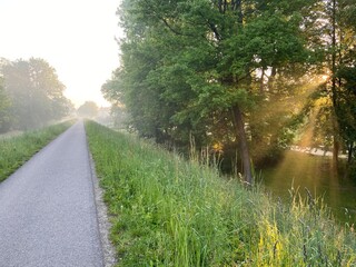 Obraz premium Nowy Sącz EuroVelo wschód słońca.