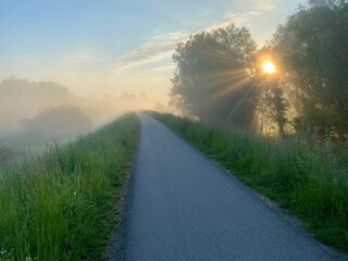 Wschód słońca Nowy Sącz ścieżka rowerowa © Maciej G. Szling
