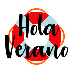 Concepto de vacaciones y viajes. Texto hola verano en español con anillo salvavidas © teracreonte