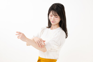 ボデイケアをする女性