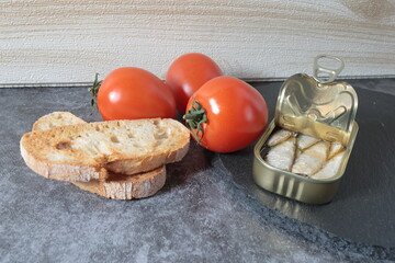 tomatoes and garlic