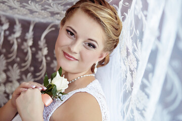 A woman wearing a white dress and a flower in her hair