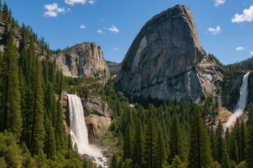 Obraz premium Scenic view of Nevada Falls cascading into the Merced River with Liberty Cap granite formation nearby in a renowned national park