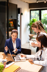 Professional young business woman manager explaining  solutions helping young employee at work.