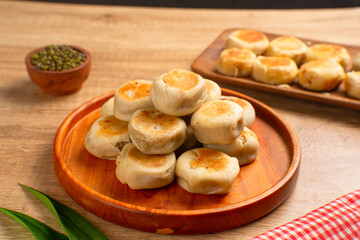 Bakpia is a flat round cookie, made from a mixture of green beans and sugar, then wrapped in flour dough and baked. This cookie is popular as a typical Yogyakarta souvenir.