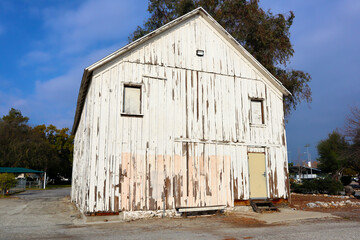 Old Wooden House Exterior - A Rustic American Legacy Preserved in Time