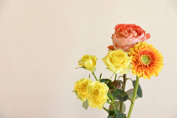 薔薇とガーベラ