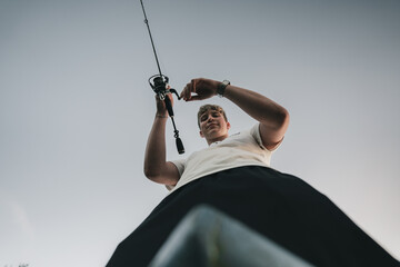 Młody chłopak z wędką  © Oskar