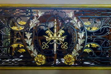 Ornate Golden Metal Design Featuring Keys and Crown Motifs in Regal Accents