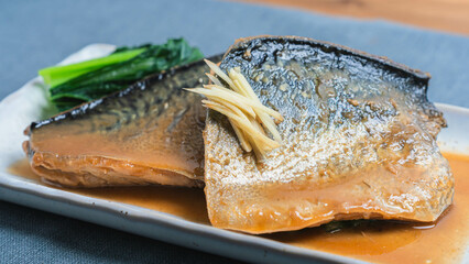 鯖の味噌煮　Mackerel simmered in miso