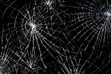 Obraz premium Detailed View of Cracked Glass With Radiating Fracture Patterns