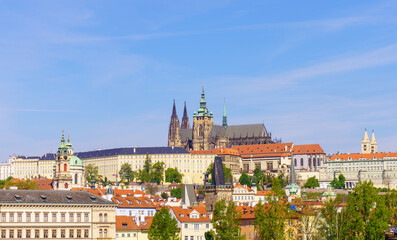 Obraz premium Prague Castle and St. Vitus Cathedral above Vltava River
