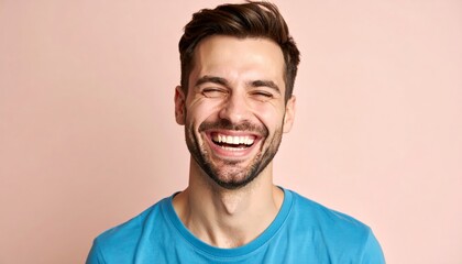 Obraz premium Joyful man portrait laughing