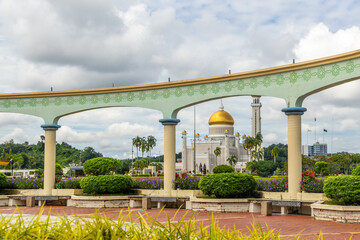 Decorated archs of city central garden park of Omar Ali Saifuddien Mosque golden domes and minarets, Bandar Seri Begawan, Borneo, Sultanate Brunei Darussalam