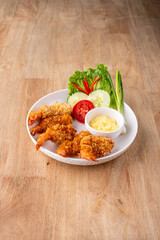  fried shrimp with mayonnaise sauce 