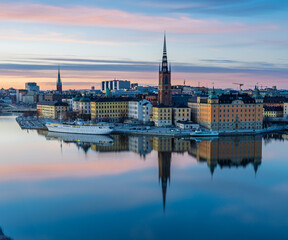 Fototapeta premium Sunset cityscape of Stockholm with Riddarholmen and Old Town waterfront