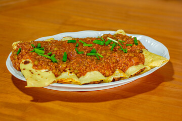 panqueca com molho vermelho