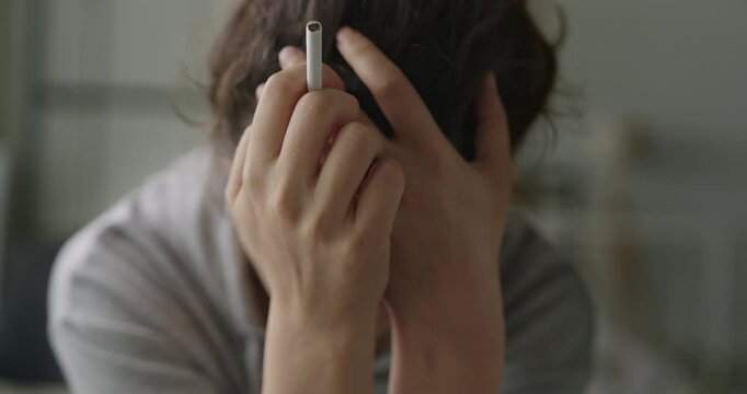 Woman who wants to quit smoking