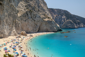 Fototapeta premium Crowded Mediterranean Beach with White Cliffs and Turquoise Water