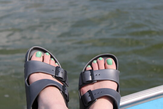 kickin up the feet on the lake