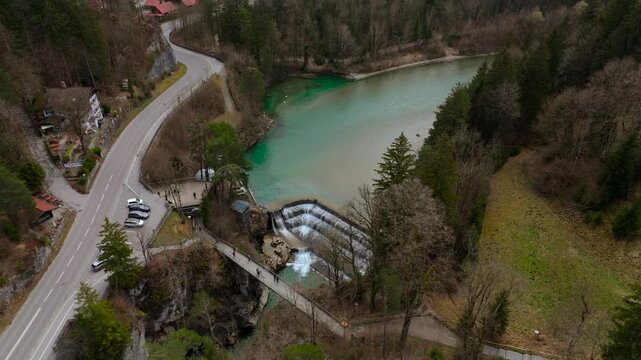 Lechfall ist ein etwa zwolf Meter hohes, in ganzer Breite uberstromtes Stauwehr am Lech am sudlichen Stadtrand von Fussen, Deutschland, Luftaufnahme im Fruehling . Aerial view waterfall Lech Germany. 